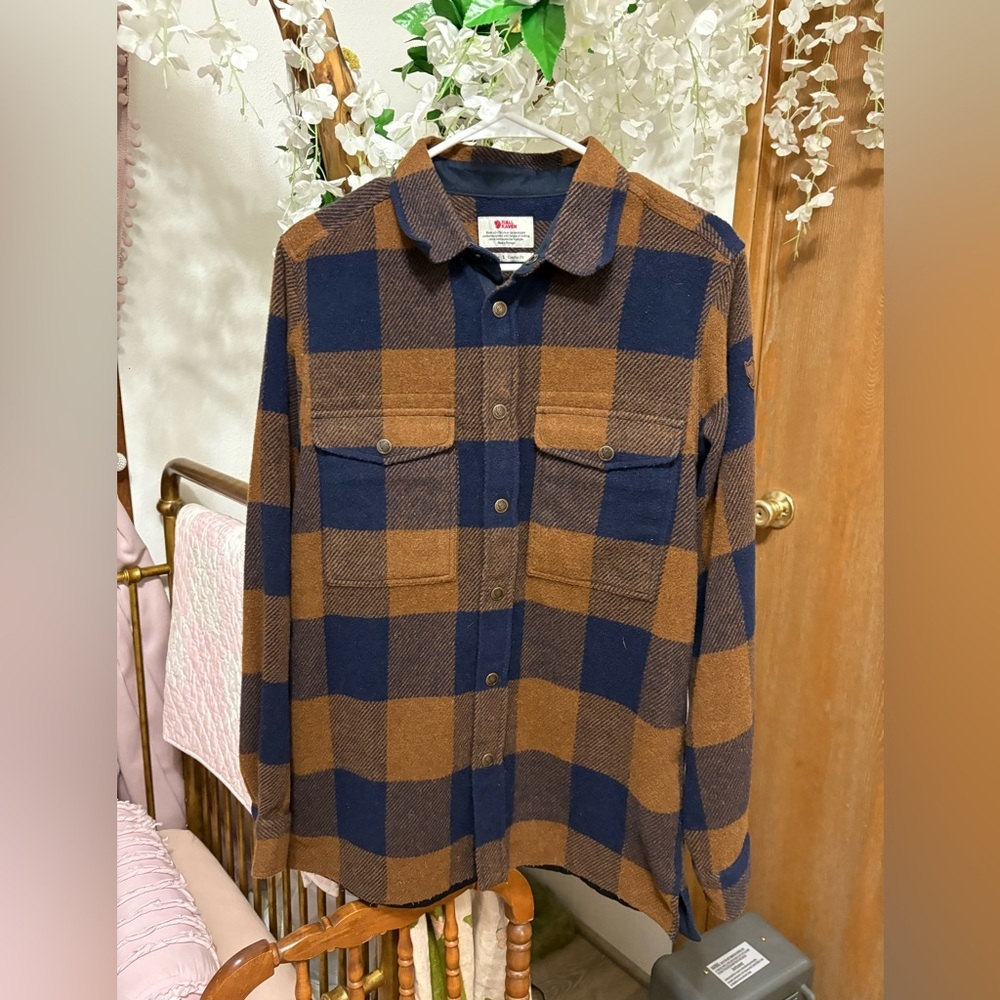 Fjallraven Men’s Brown and Navy Plaid Lightweight Shirt Jacket - Picture 6 of 11